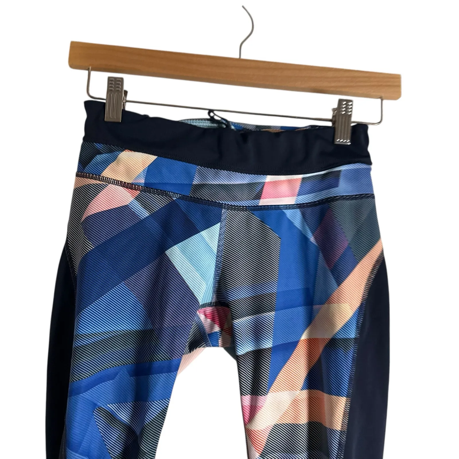 Athleta Blue Electric Geo Sonar Capri Cropped Mid Rise Yoga Leggings XS - Image 2