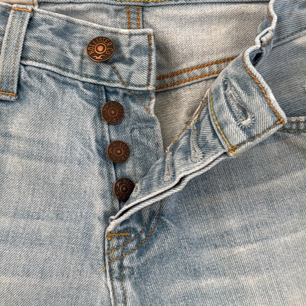 Hollister Women's Light Blue Jean Shorts - Image 2