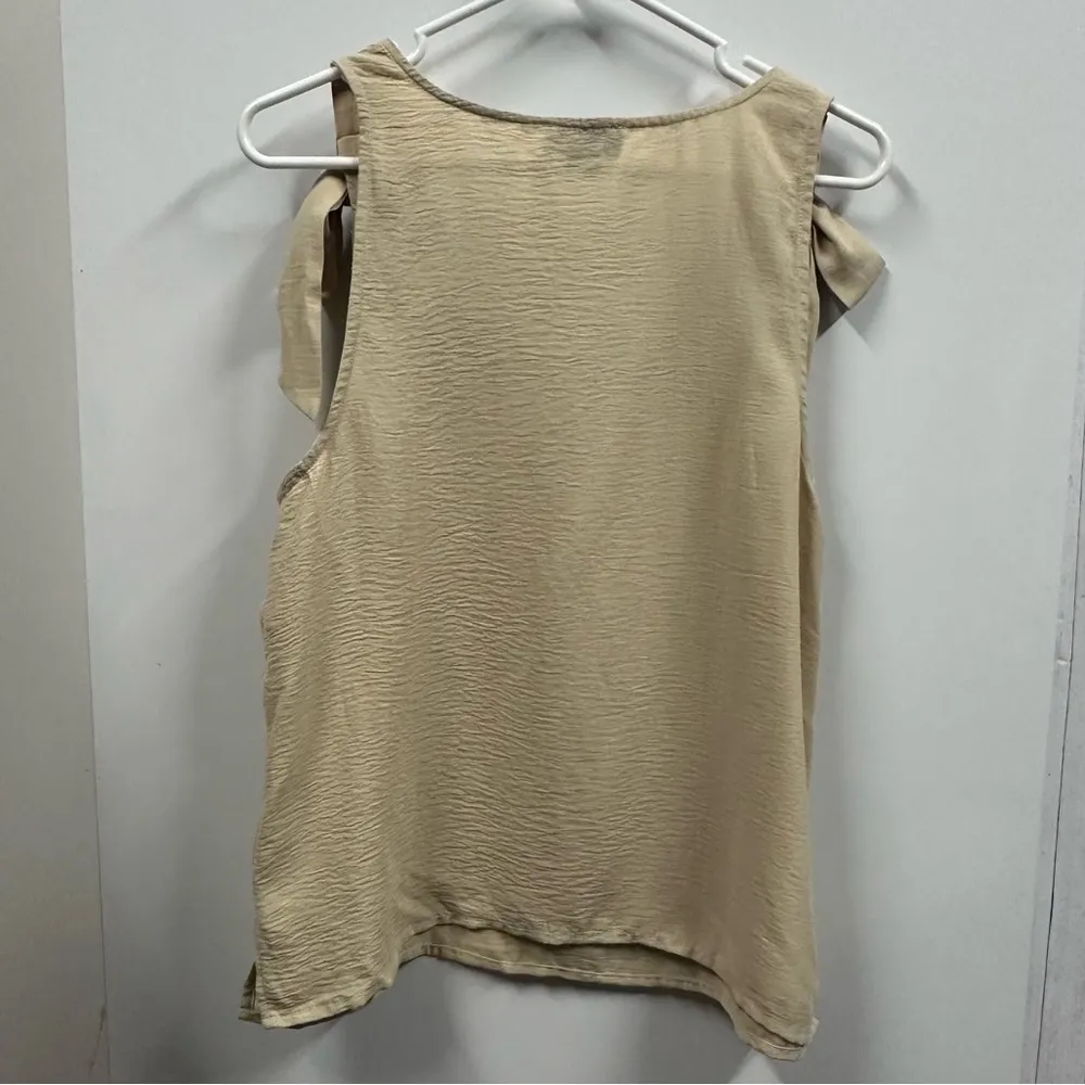 CeCe Neutral Khaki Tan Sleeveless Bow Tie Shoulder V Neck Tank Top Blouse Size M - Image 5