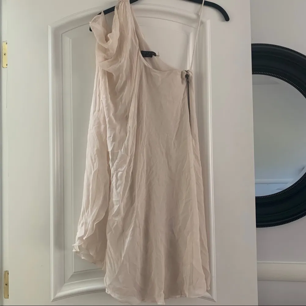 Alice + Olivia | One Shoulder Flow Dress Baby Pink - Image 2