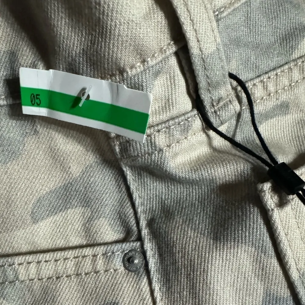 Hudson Lori High Rise Camo Print Raw Hem Denim Shorts Size 25 New - Image 9