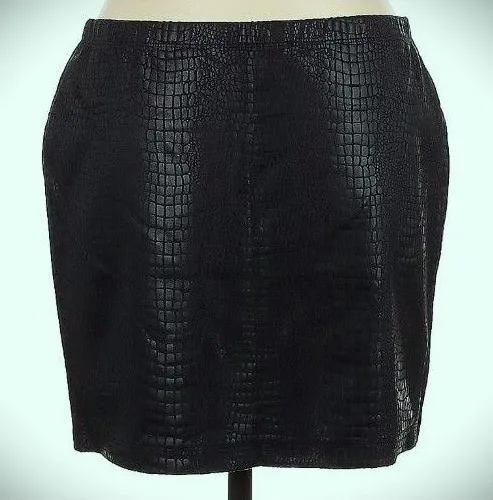 FIFTEEN TWENTY Faux Leather Snake Print Mini Skirt Black Textured Pull-On Size M - Image 1