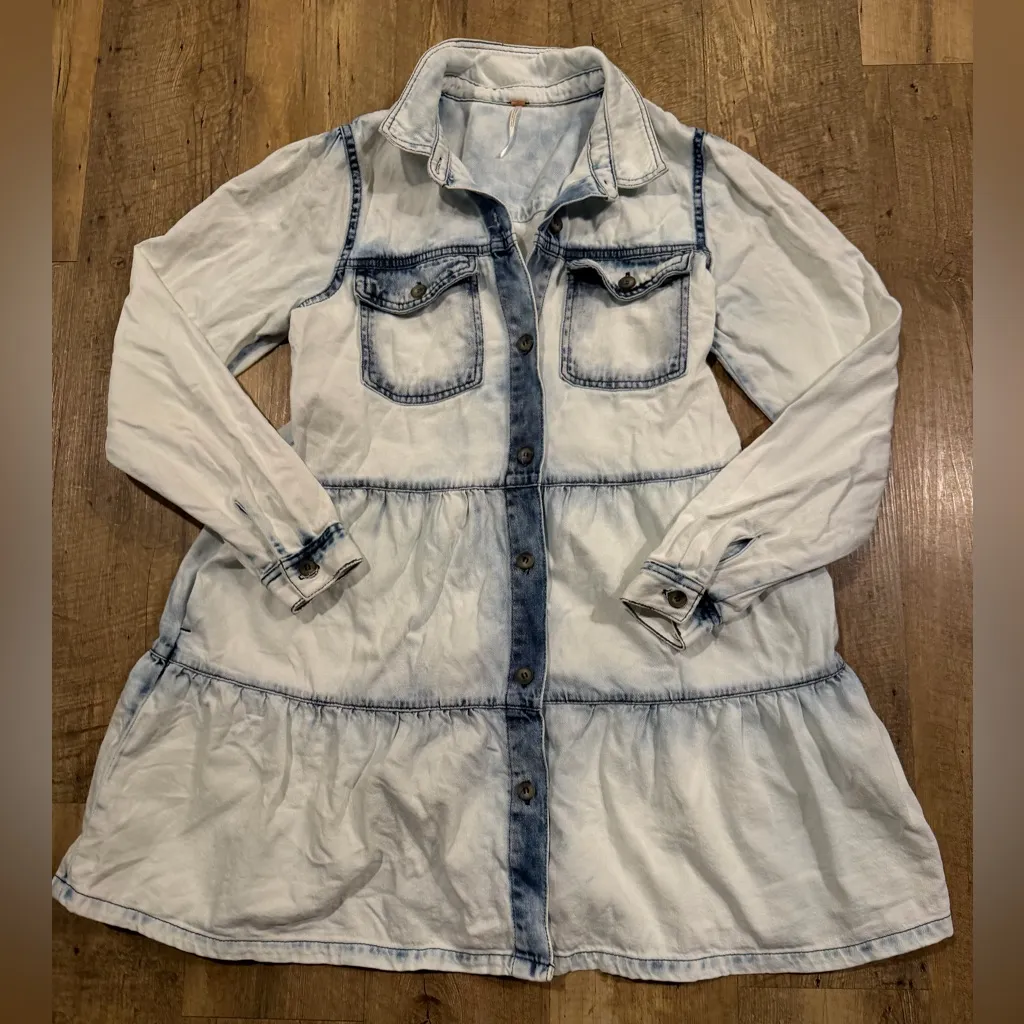 Free People Nicole Denim Shirtdress in a light wash with a tiered - Image 2