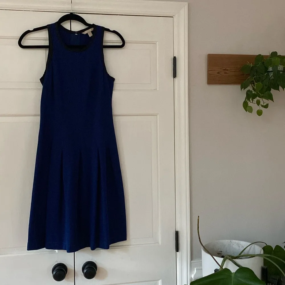 Banana Republic Fit‎ & Flare Dress Size 4 Pleated Skirt Color Block Blue Black - Image 3