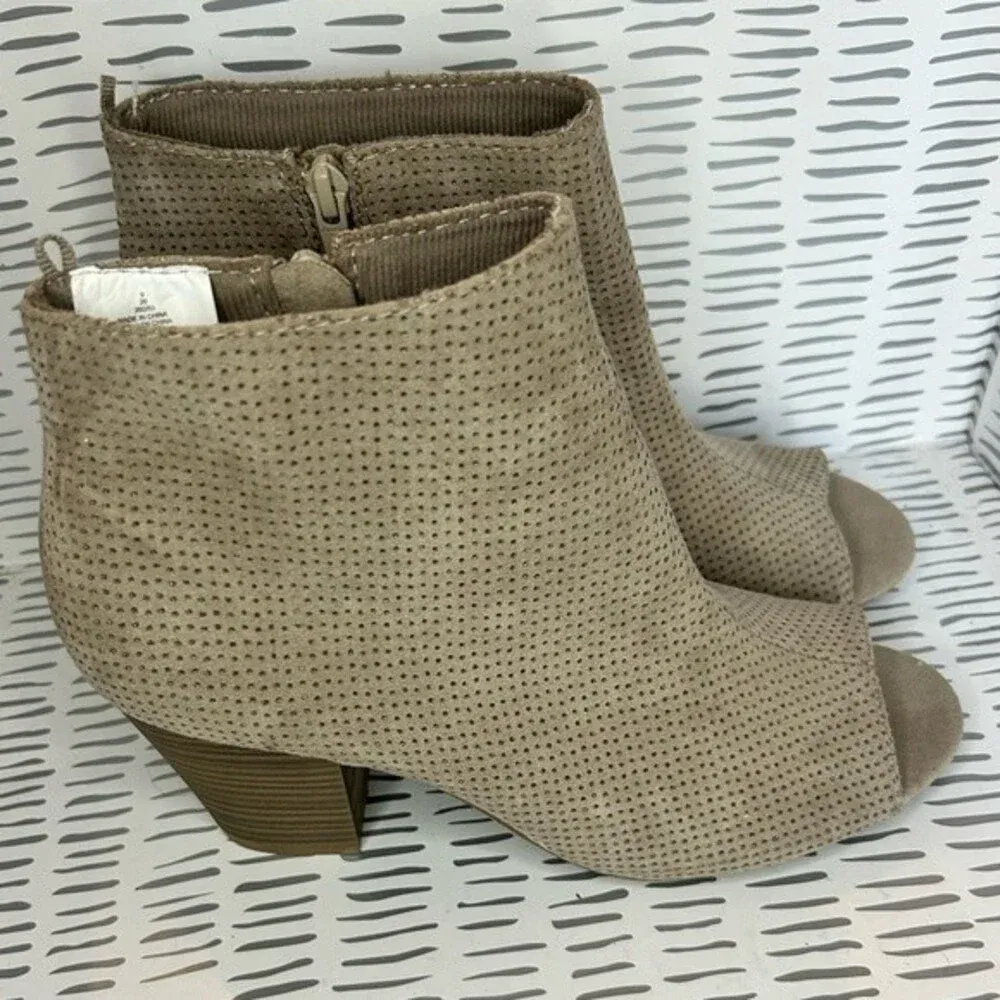 Old Navy Ankle Perforated Open Toe‎ Heel Bootie size 9 - Image 4
