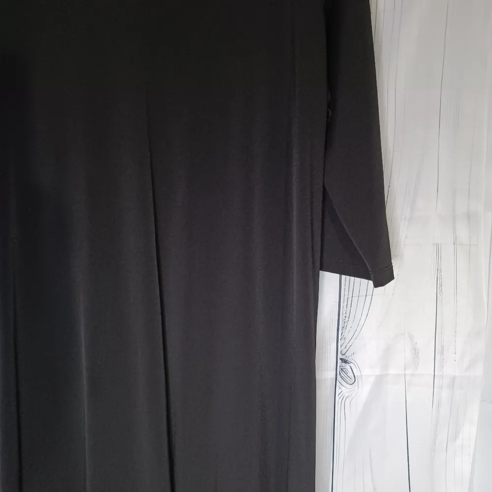 Elementz woman v-neck 3/4 sleeve black dress - Image 11