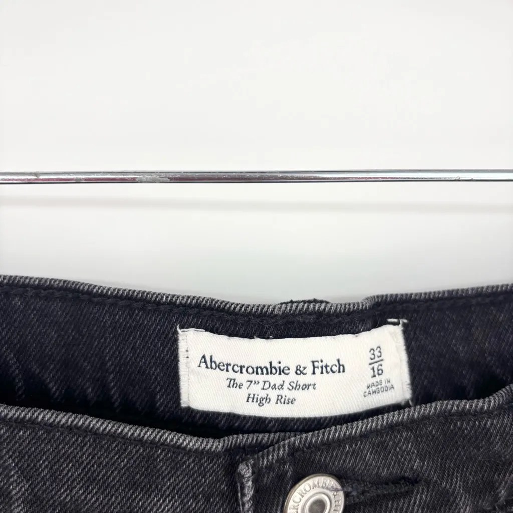 Abercrombie & Fitch The 7” Dad Short High Rise
Size 33 Black - Image 6