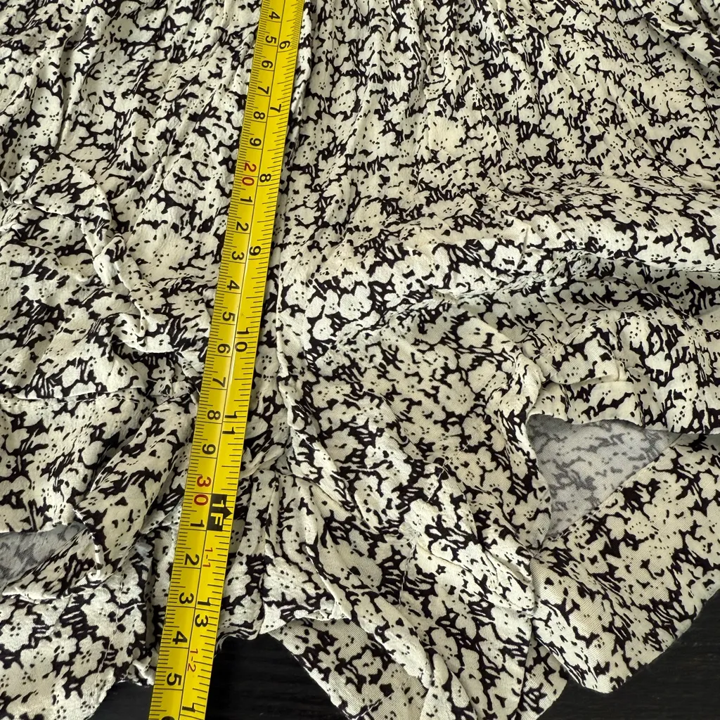 Philosophy Republic Clothing Floral Print Shorts Black/White – Size S - Image 6