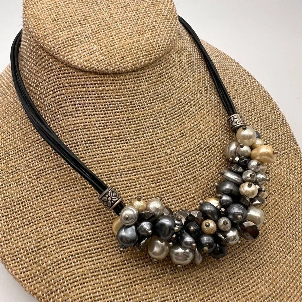 Chico’s Stunning Cluster‎ Pearls Choker Collar Leather Cord Necklace gray bib - Image 3