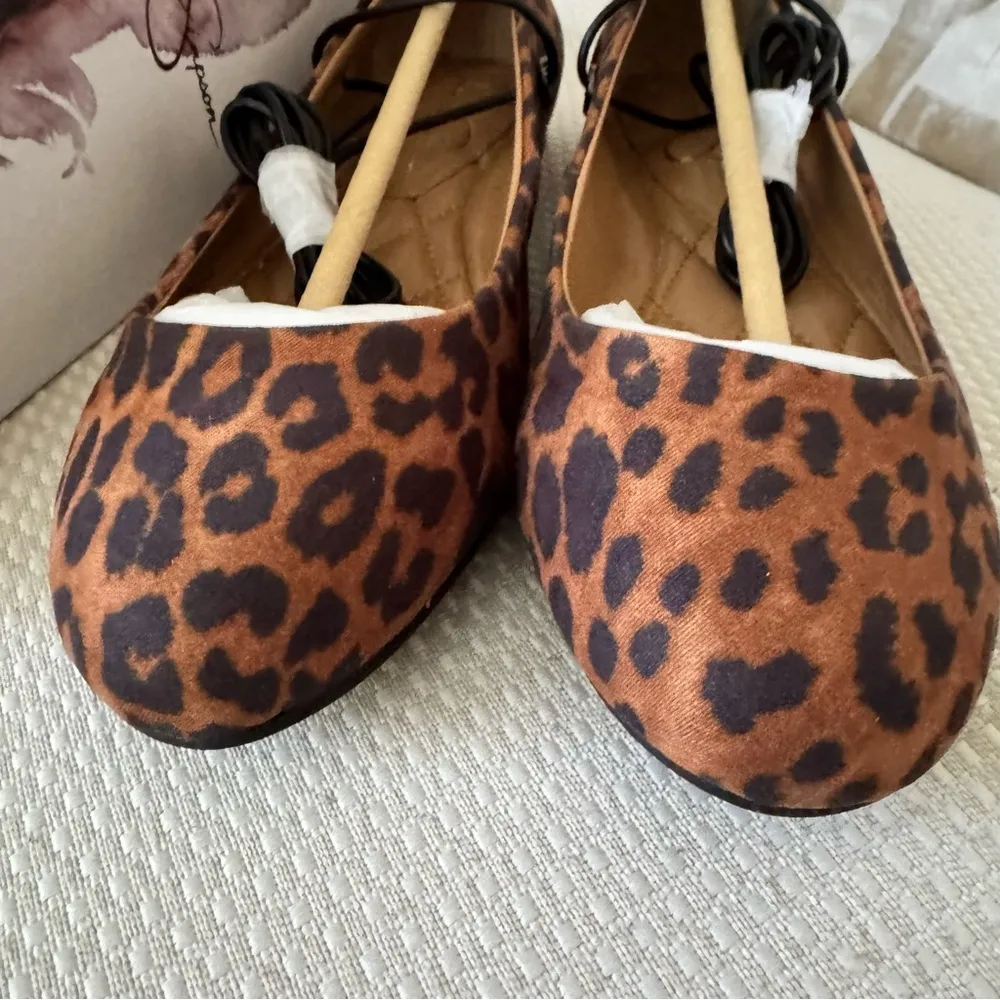 Bingley Lace Up safari leopard animal print Flats size 7.5 NWT - Image 3