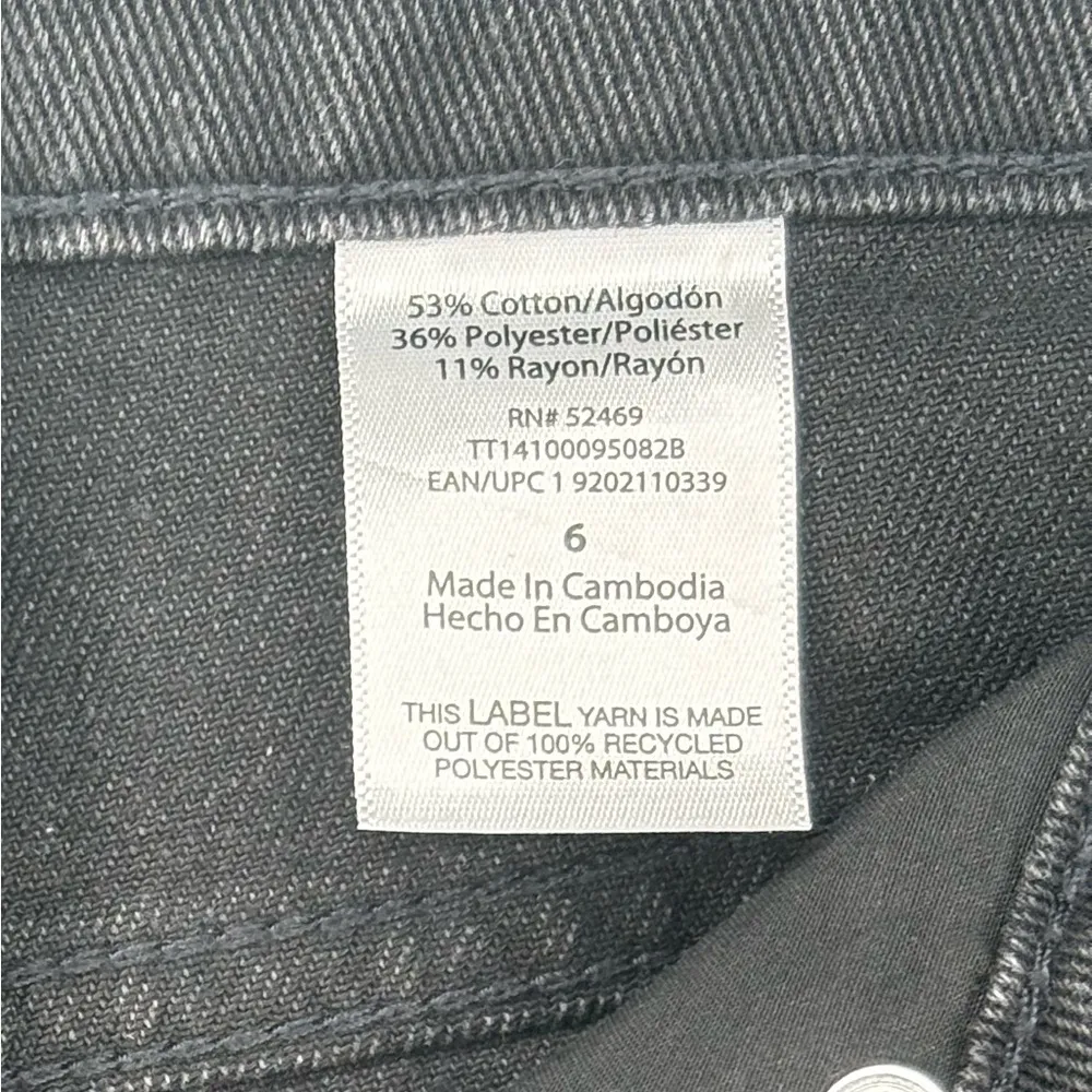 Time and Tru Women's High Rise Black Wash Denim Shorts Size 6 - Image 6