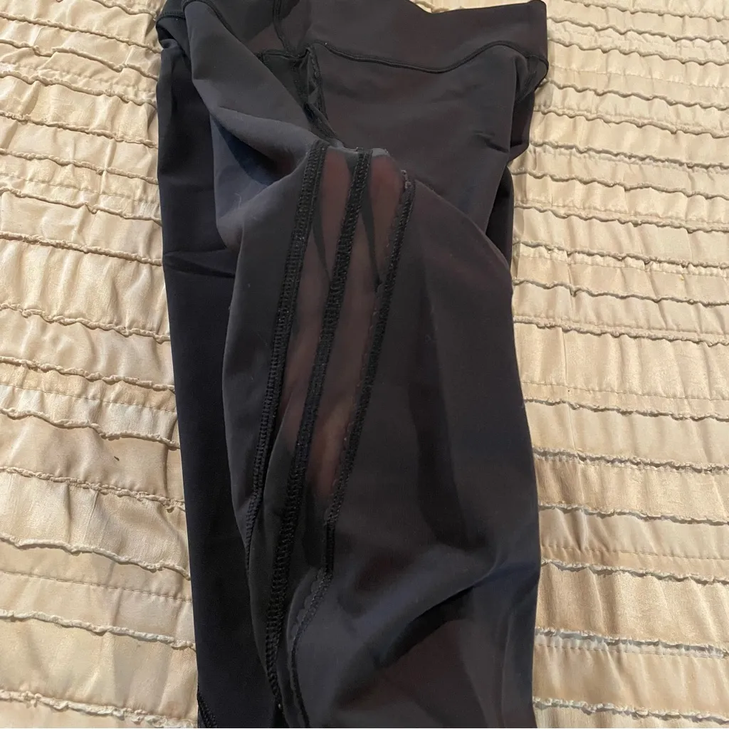 Lululemon Sun Setter Crop Leggings 17.5” Black 8 W6AEQS Sheer Mesh Activewear - Image 4