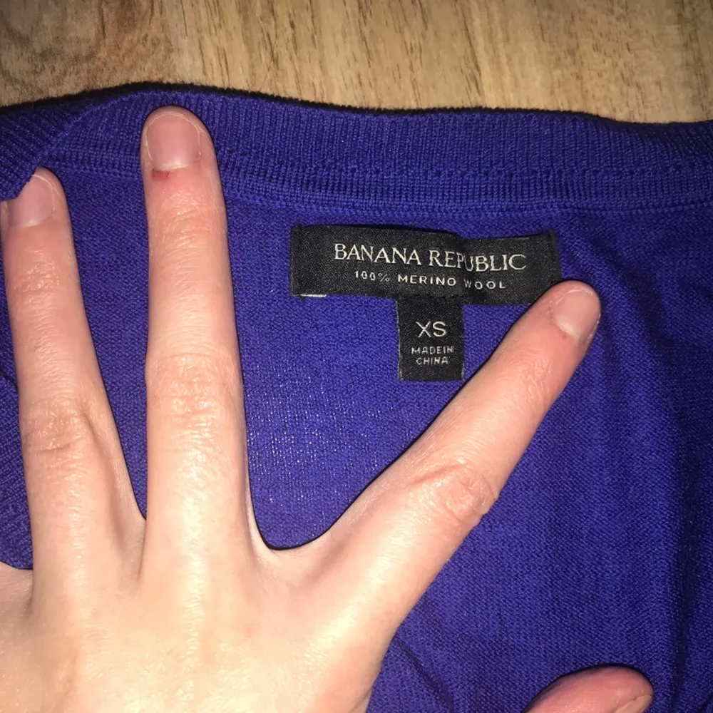 Banana Republic Merino V-Neck Pullover XS - Image 4