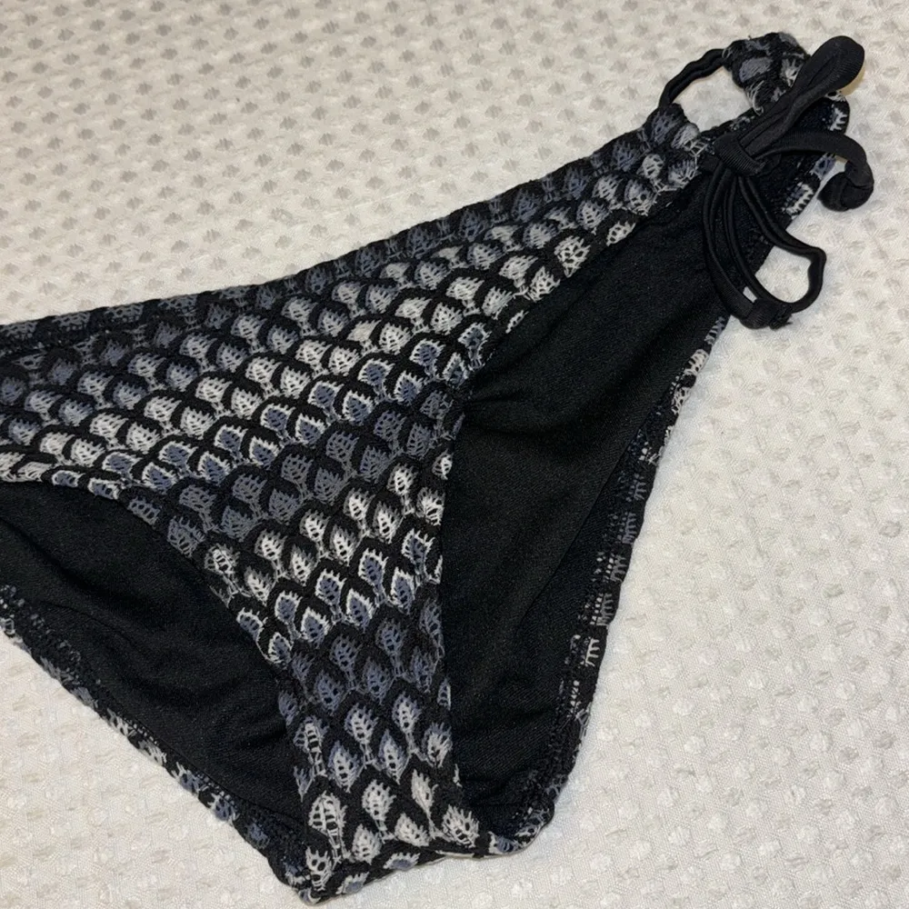 Crochet Bikini Bottoms Size MEDIUM Black Gray White Cheeky Boho - Image 3