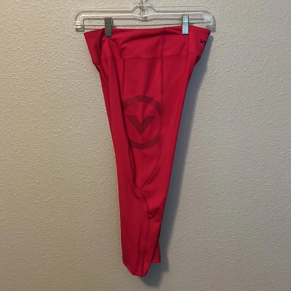 Virus Crop Legging Size Small Raspberry Pink - Image 4