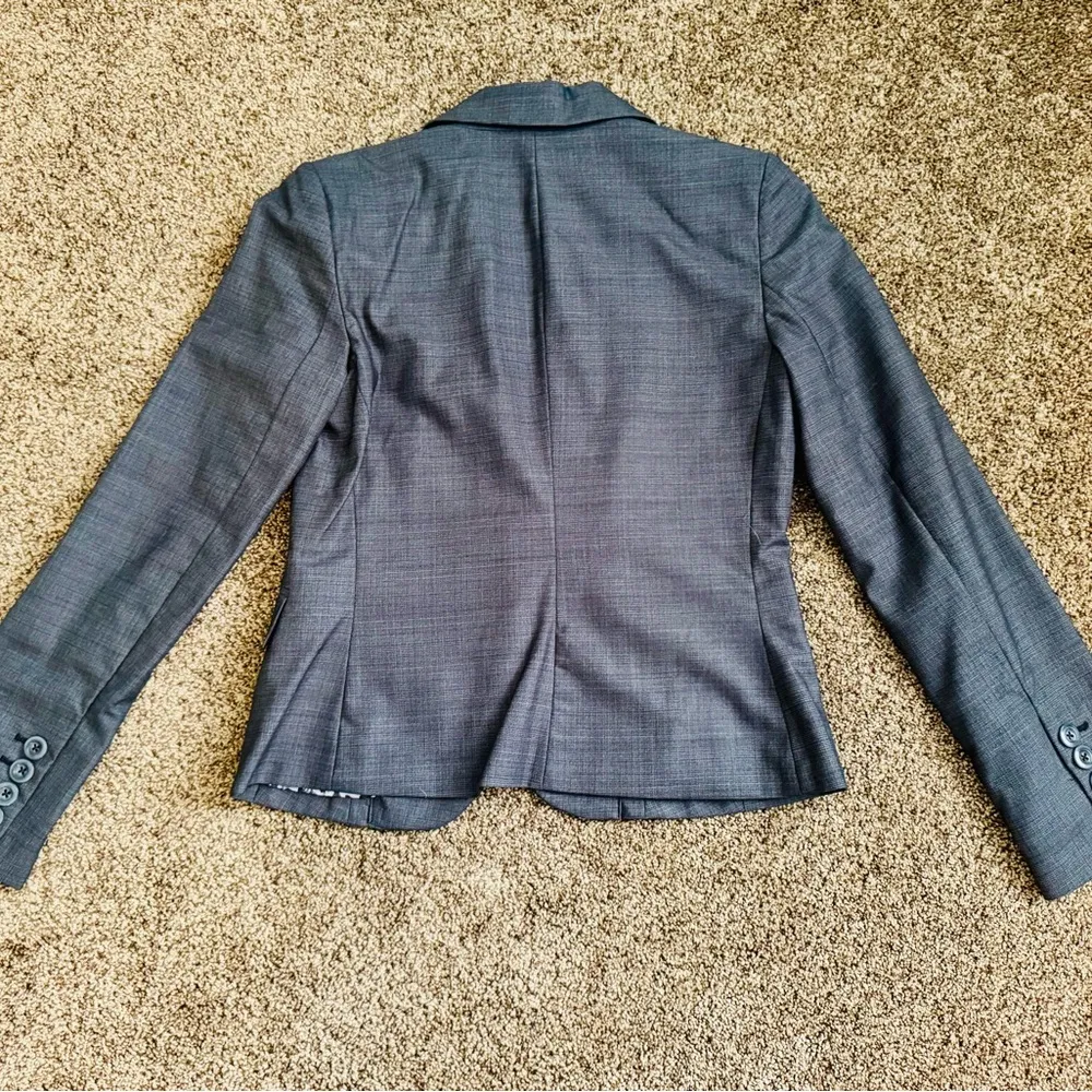 Women’s APT. 9 Gray Pinstriped Blazer in size 4 - Image 3