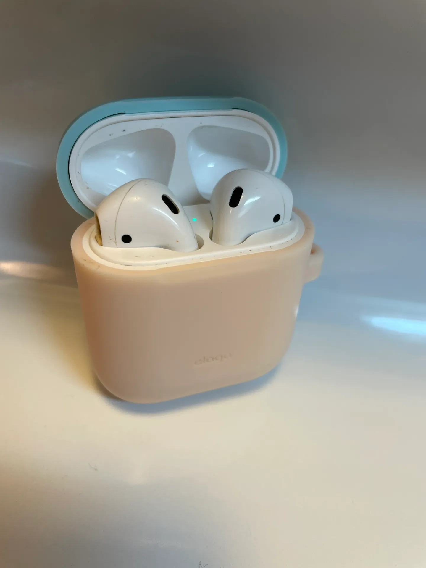 Apple AirPods First Generation - Image 6