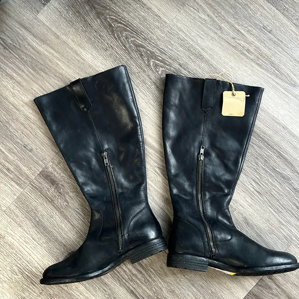 Born Black Slip On Tall Boots Size 6.5 - Image 5