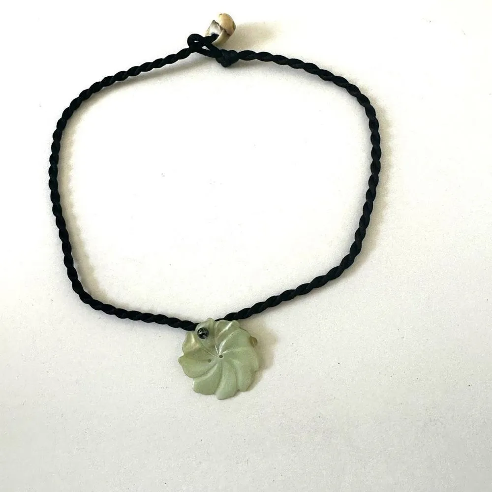 Green flower shell choker necklace - Image 3
