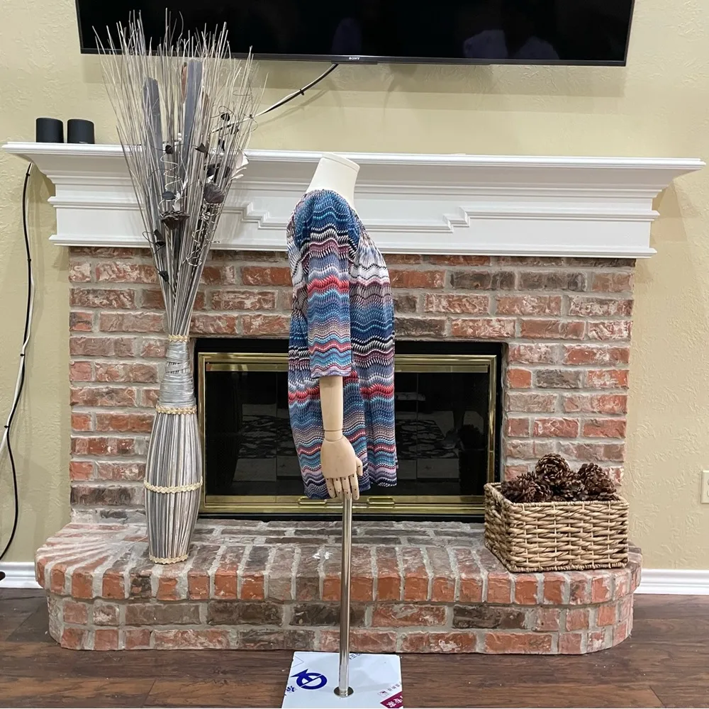 Annalee + Hope chevron printed red and blue blouse / M / Excellent condi… - Image 6