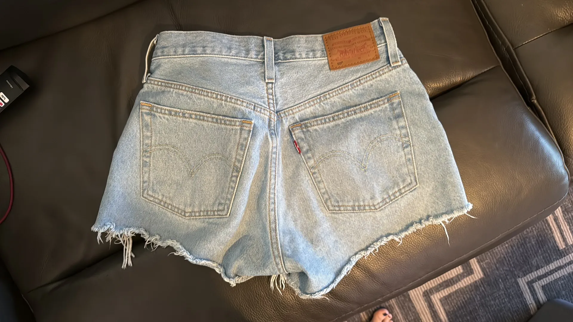 Levi’s Shorts Denim 501 High-Rise Button Fly - Image 3