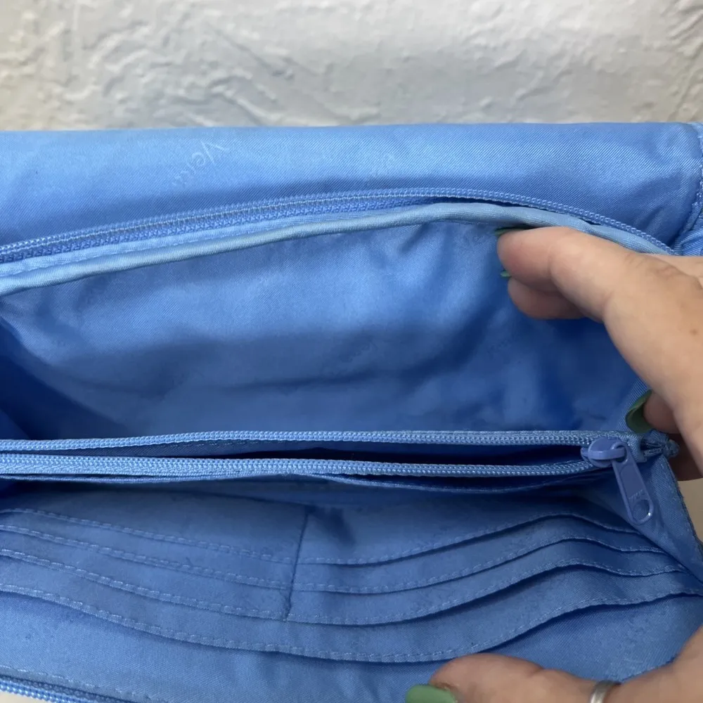 VERA BRADLEY TurnLock Crossbody Blueberry Blooms Lt Blue Faux Leather Trim - Image 8