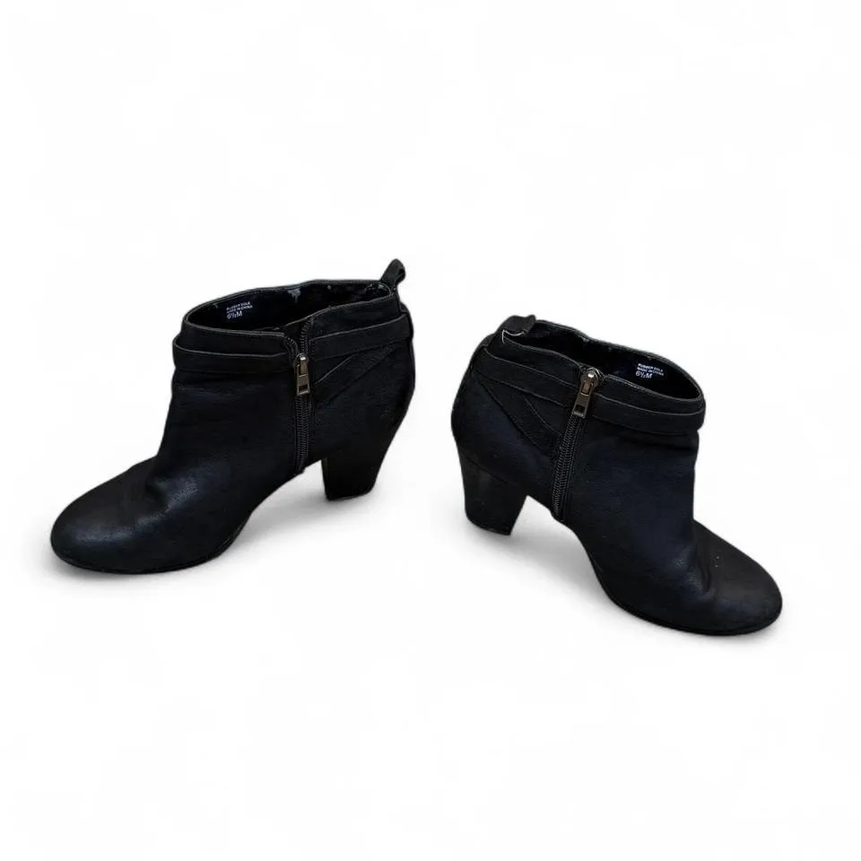 Ann Taylor - Women's Black Leather Ankle Boots - Size 6.5- Zip Heels - Image 2
