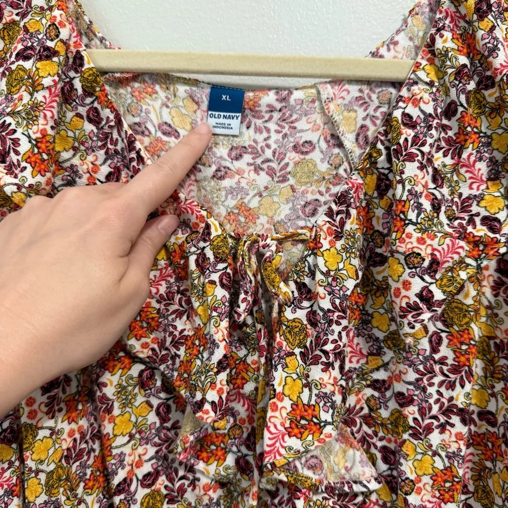 Old Navy Floral Ruffle Sleeveless Blouse Size XL - Image 3