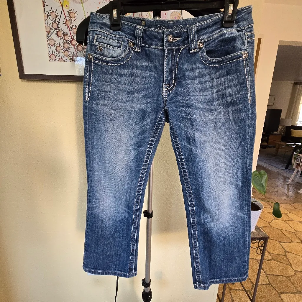 Miss Me FLEUR DE LIS Capri Jeans size 29 - Image 2