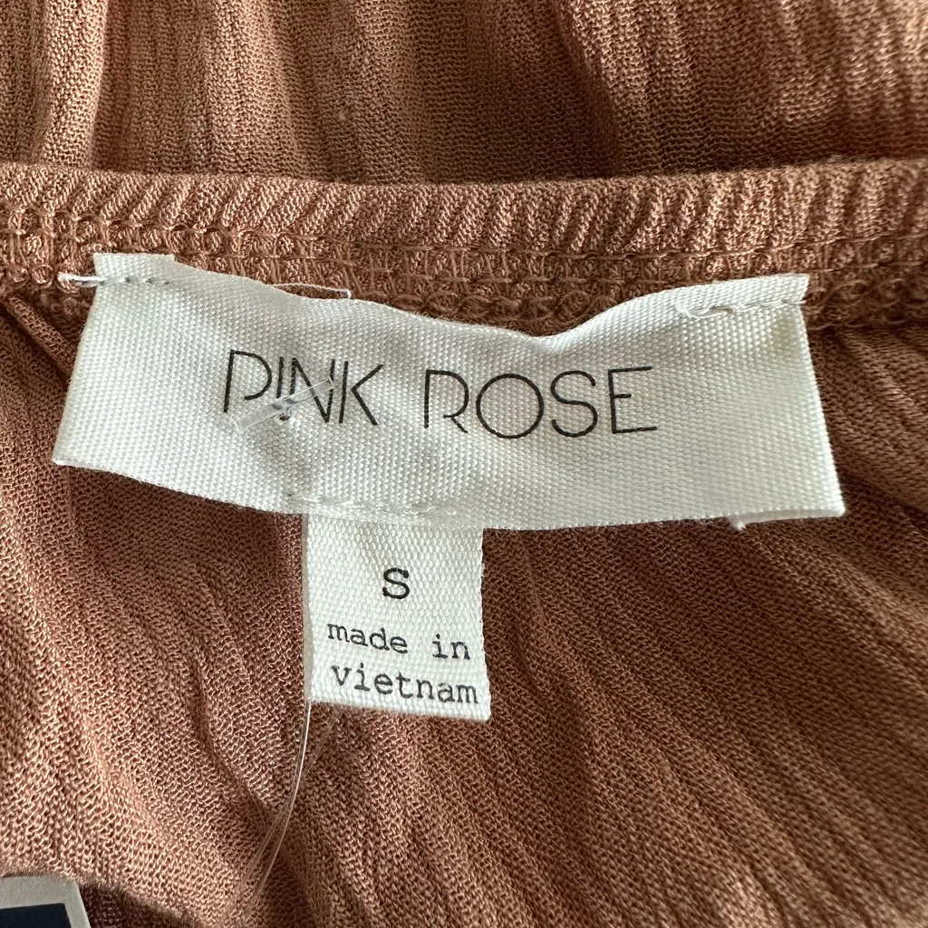 NWT - Pink Rose One Shoulder Crop Top. - Image 3