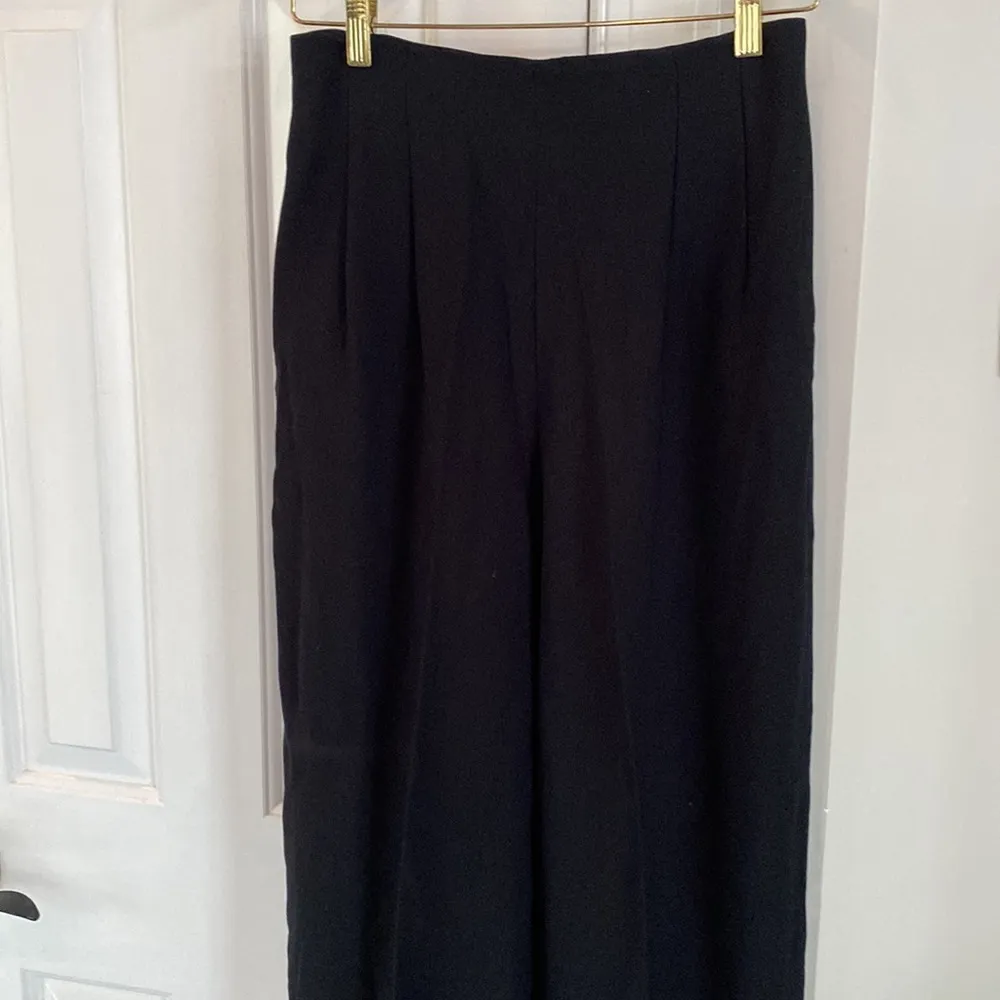 Gorgeous, Classic Black Liz Claiborne Pants Suit. - Image 5