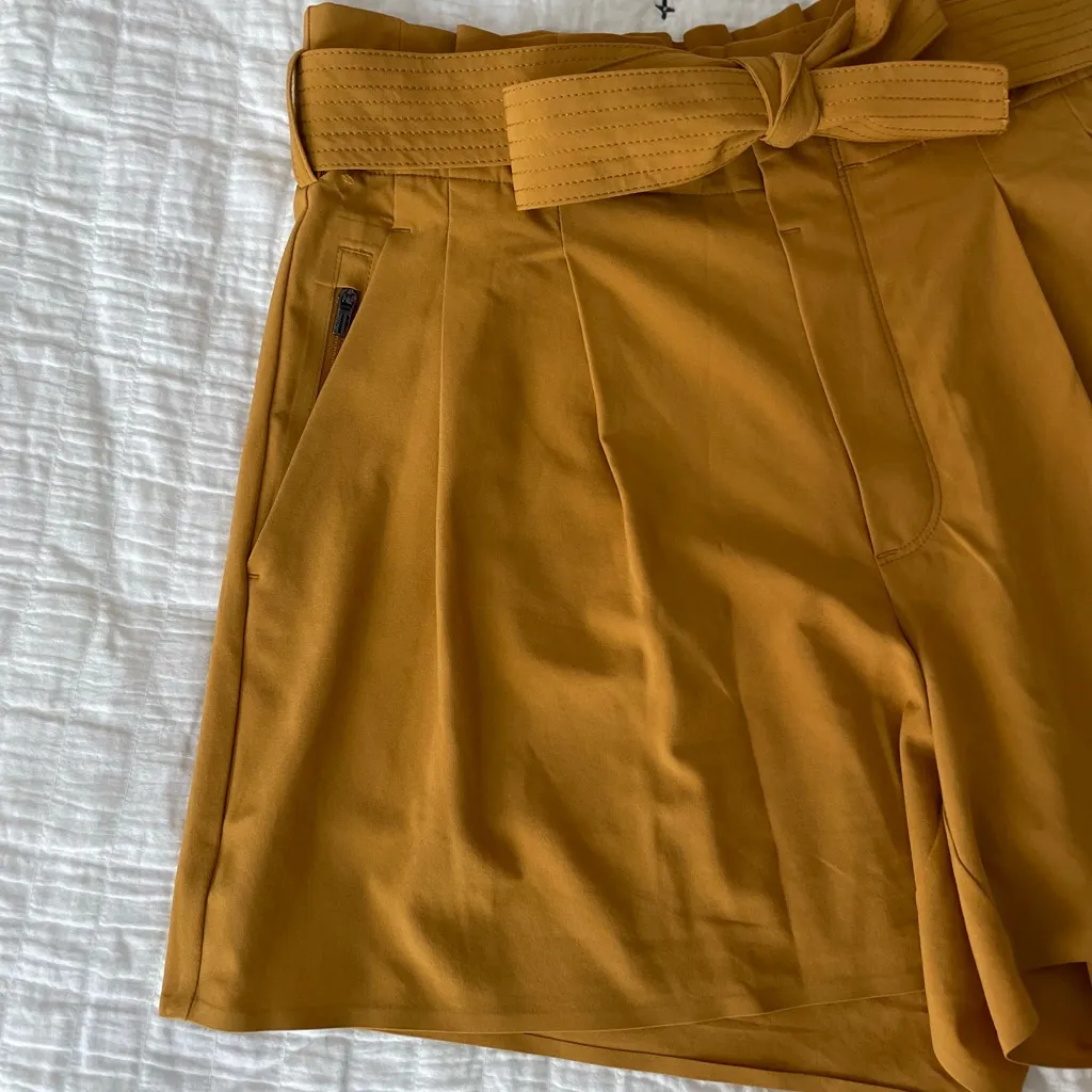 ATHLETA Skyline Short II Paperbag Waist Belted Travel in Tuscan Gold Size 8 - Image 6