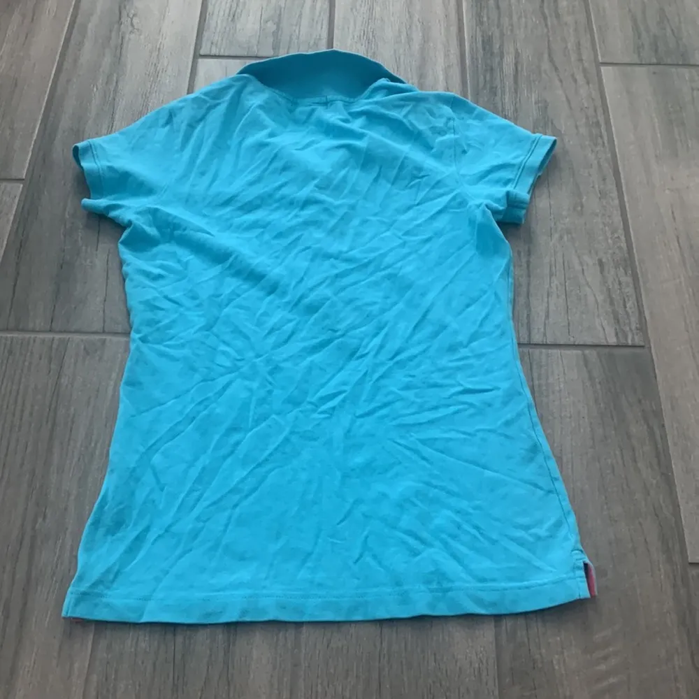 Vineyard vines blue polo shirt - Image 4