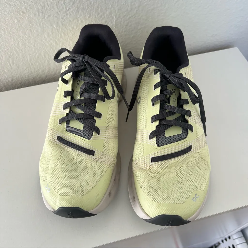 On Running Cloudgo Sneakers Running Shoes Sneakers in Hay / Sand Yellow - Image 3