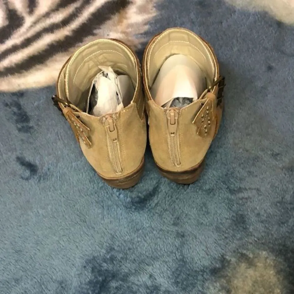 SoHo NYC Cobbler leather buckled ankle boots (8.5) - Image 11