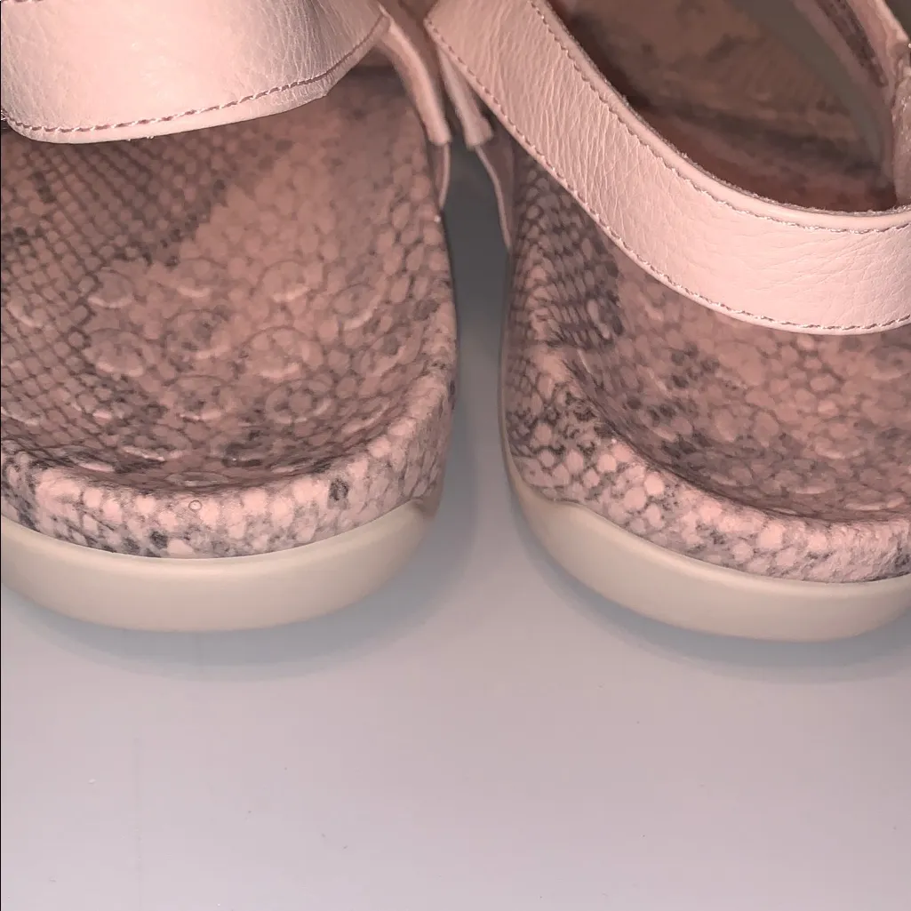NWOT Vionic Tala Pink Snake Print Foam Velcro Slingback T Sandals 8 Sporty - Image 14