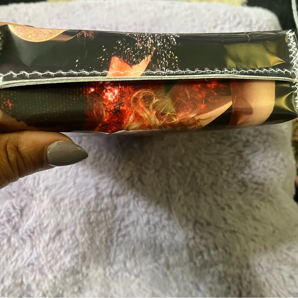 Stylish iconic Taylor swift cosmetic bag Black - Image 6