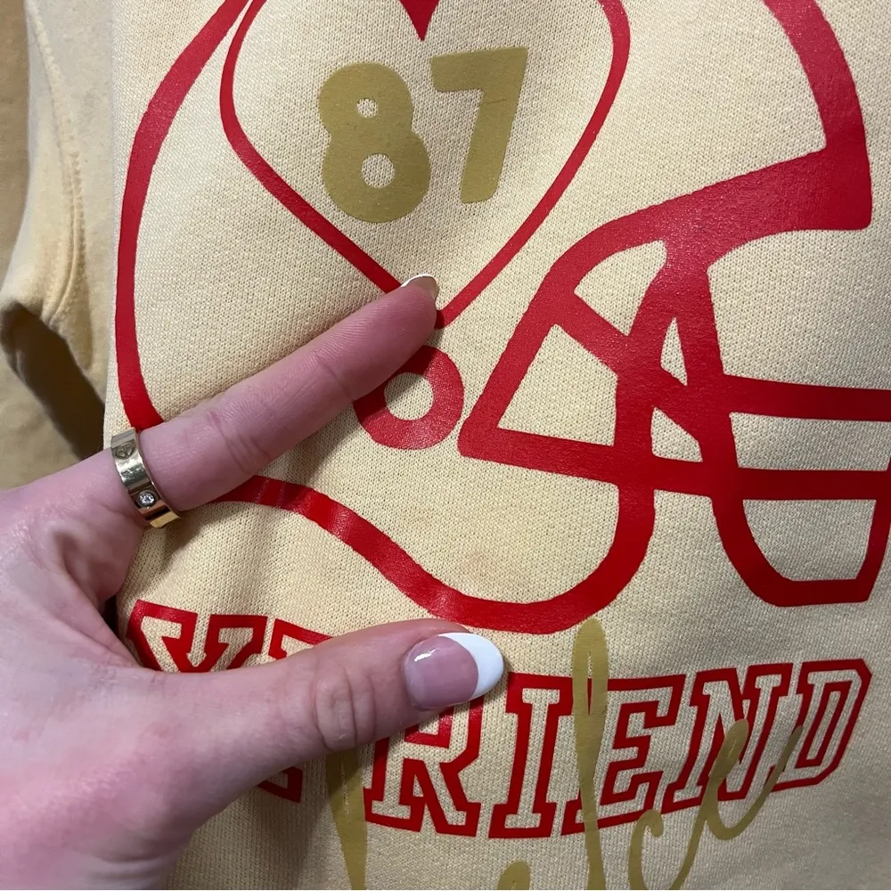 Go Taylor’s Boyfriend Travis Kelce Football Crewneck Sweatshirt - Image 5