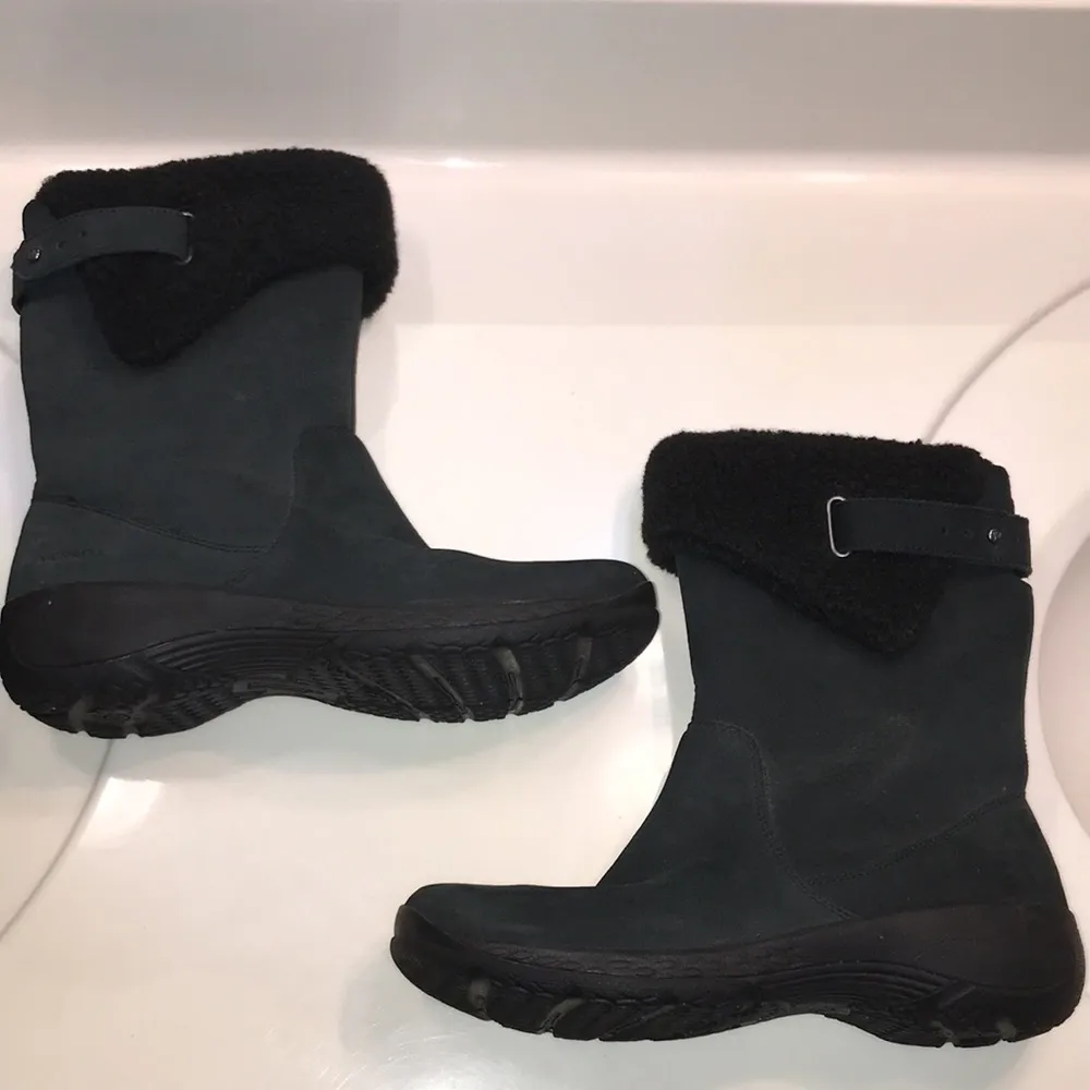 Merrell Women’s Encore Boot Q2 Nubuck Leather Black Faux Fur Mid-Calf Boots - Image 3