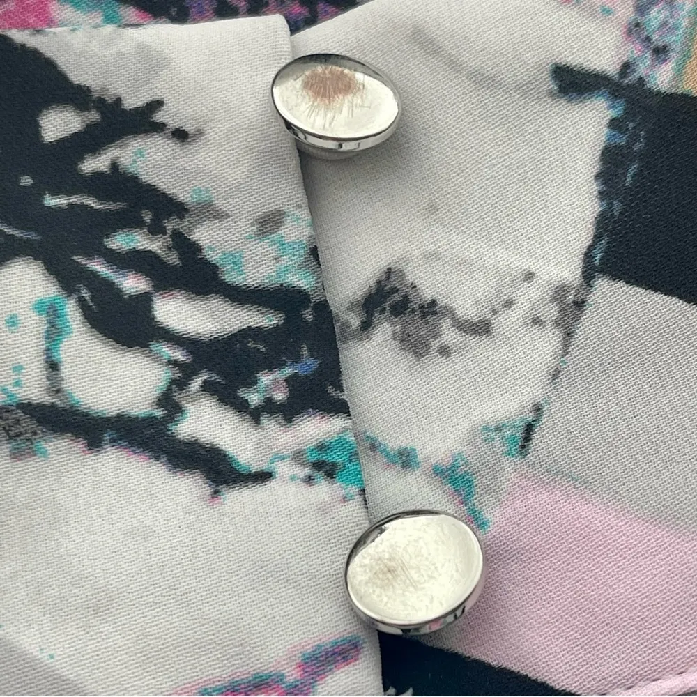 Jennifer Lopez long sleeve blouse with V cut out back button cuff sleeves - Image 9