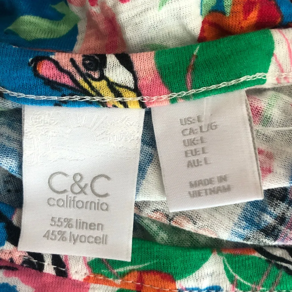 C&C nwt California Blue and Pink Floral herring Pelican beach top - Image 4