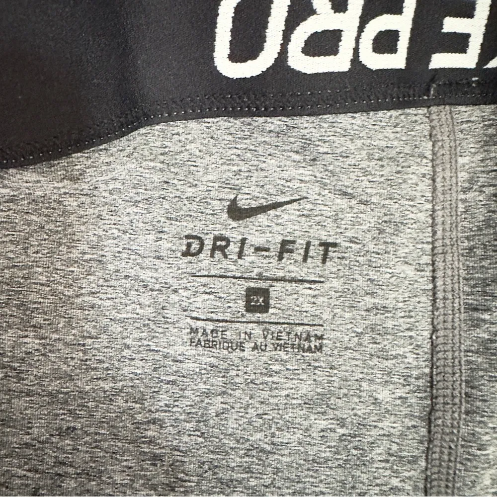 Nike Women’s Gray and Black Therma-Fit Leggings - Image 3