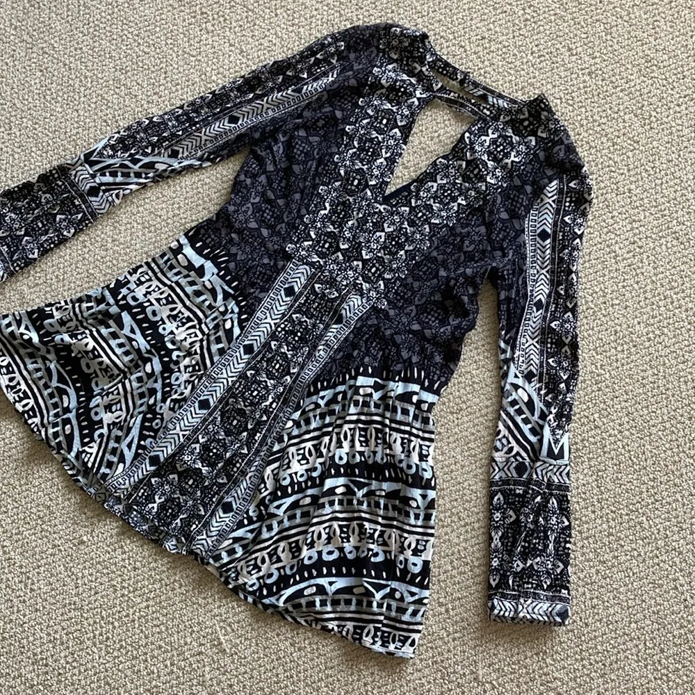 Free People Folk Swing Dress Long Sleeve Boho Hipster Black White Size 6 GUC - Image 2