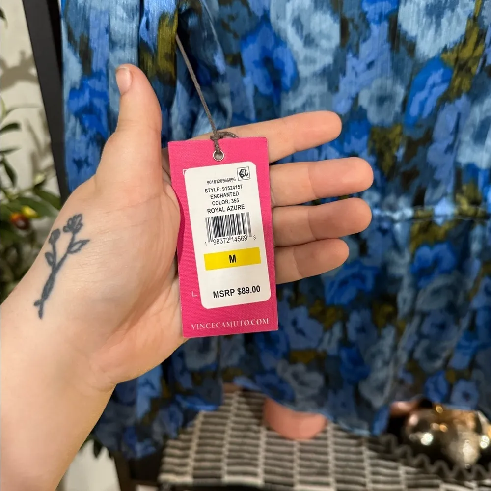 Vince Camuto Blue and Green Button Down Shirt size medium - Image 8