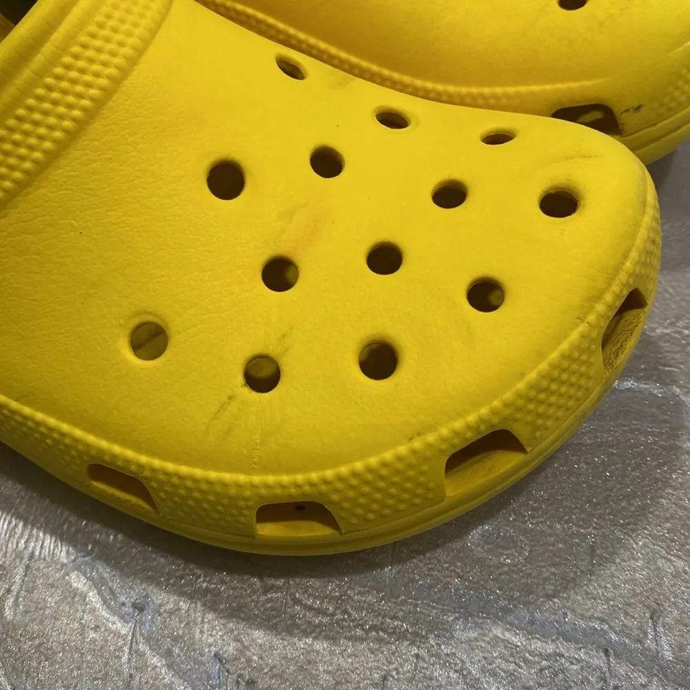 Classic Comfort Yellow Crocs Clog Unisex/ Women’s 6 Men’s 4 - Image 7