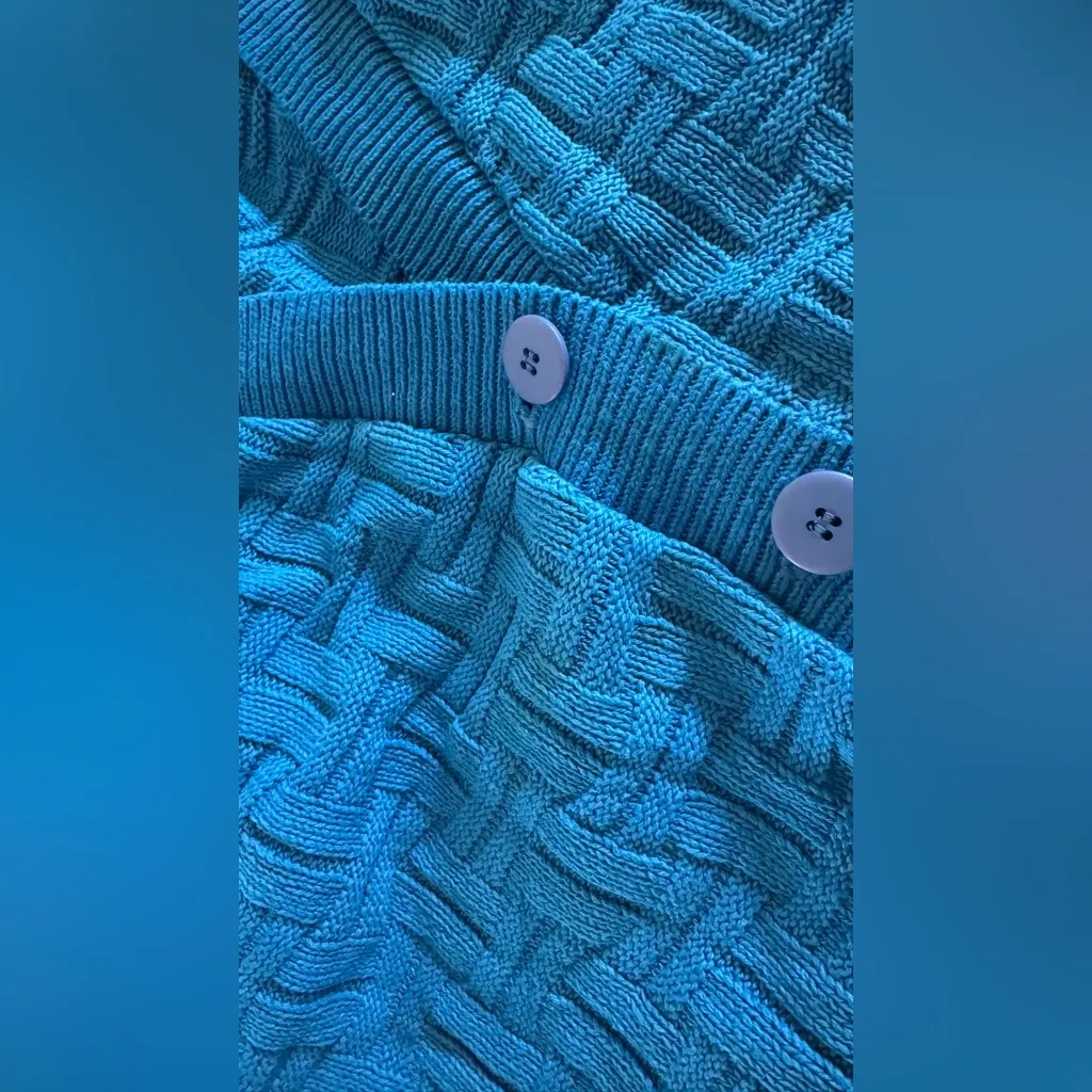 Vintage women’s Blue basket weave texture cardigan MEASUREMENTS Size undefined - Image 2