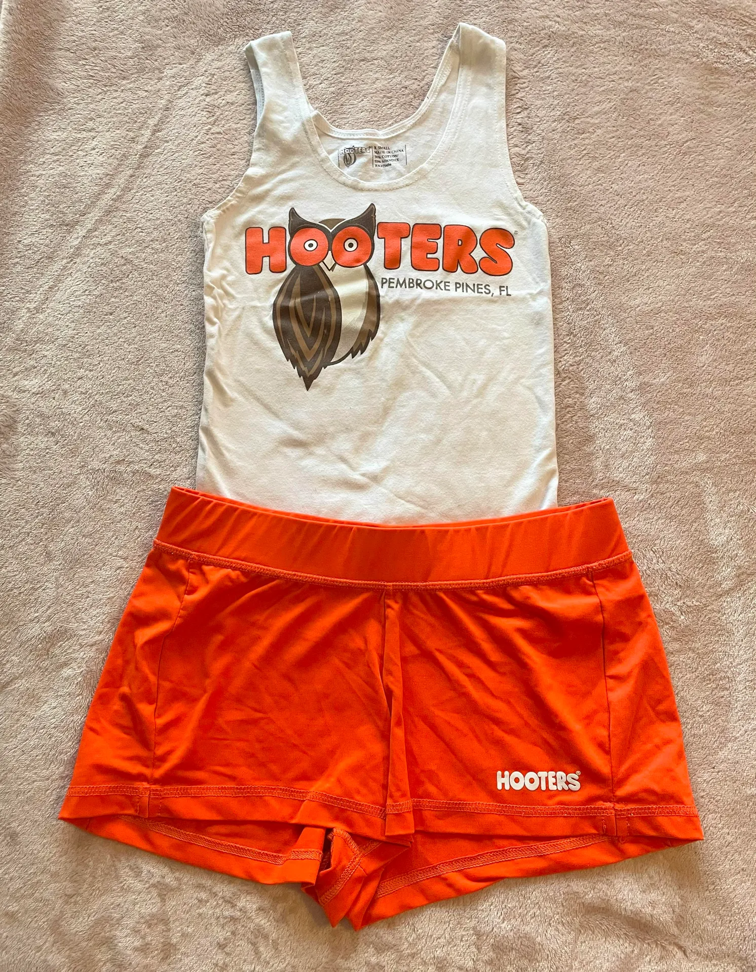 Hooters Uniform - Image 5