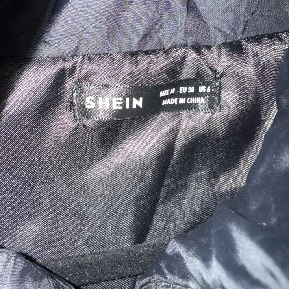 SHEIN Black Puffer Vest - Image 3