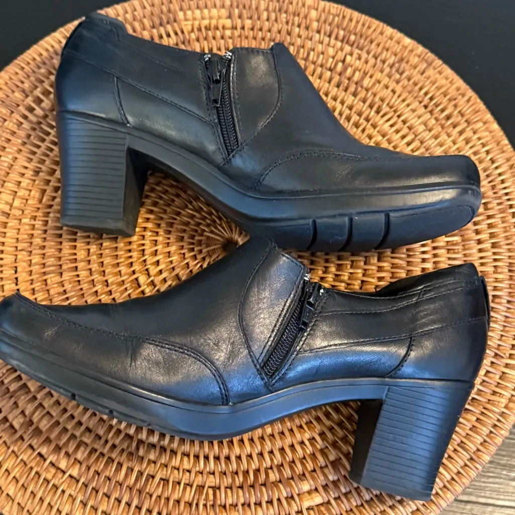 Clarks Elegant Black Leather Women's Shoes - Image 9