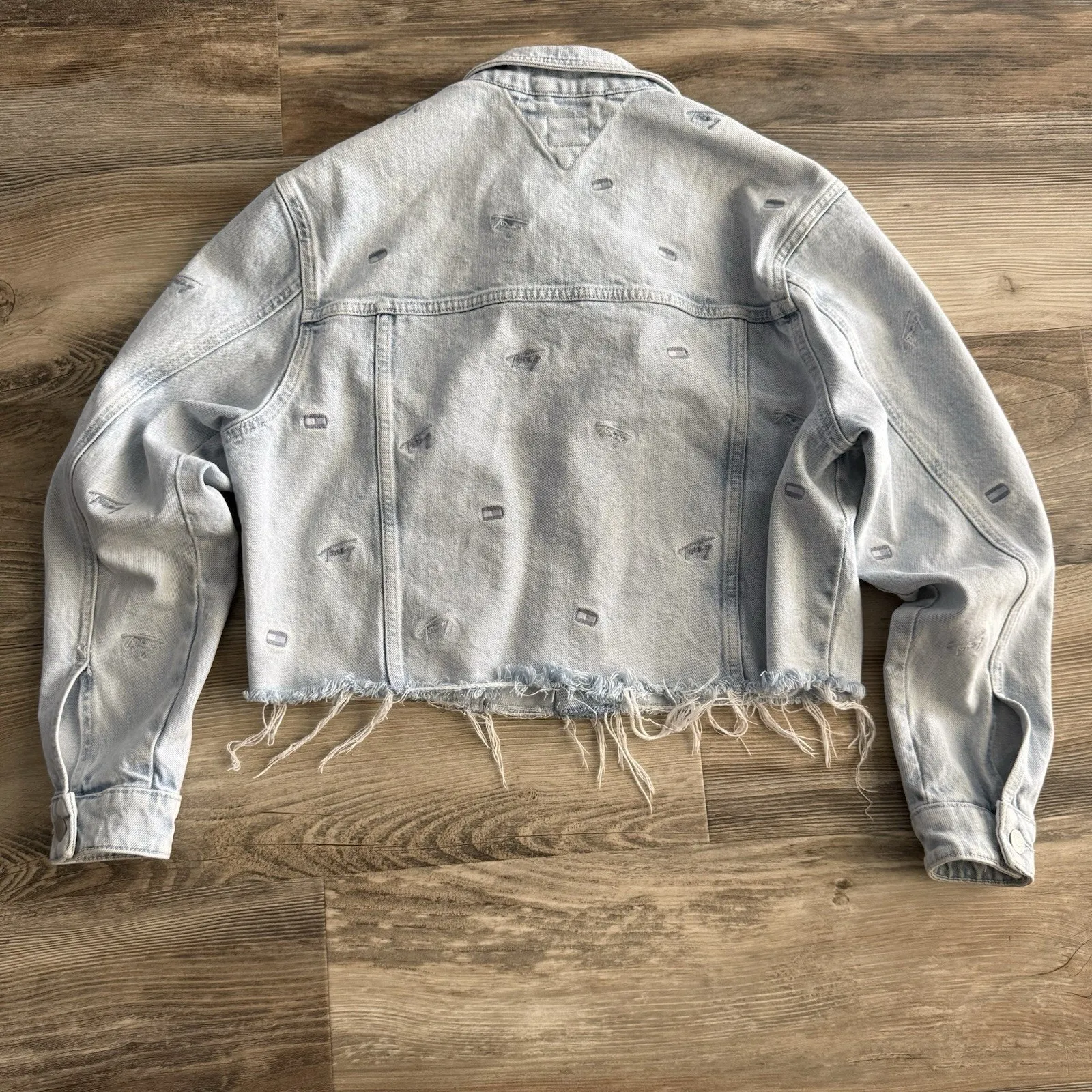 Tommy Jeans Oversized Cropped Trucker Jacket Women’s XS Light Wash Distressed - Image 7